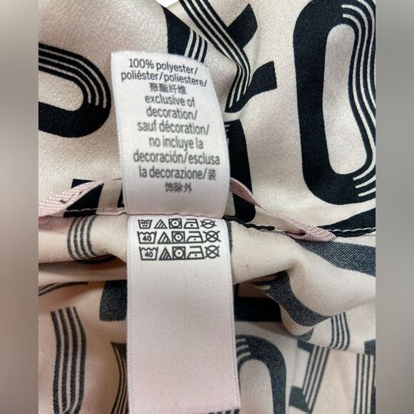 Victoria’s Secret VS Love Logo Satin Long Sleeve Button Up Sleep Top Small - Picture 7 of 7